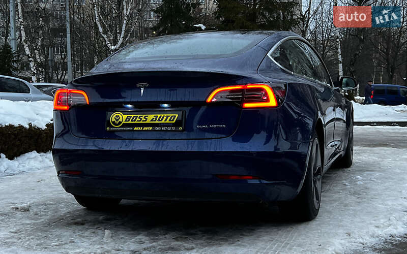 Седан Tesla Model 3 2019 в Львові