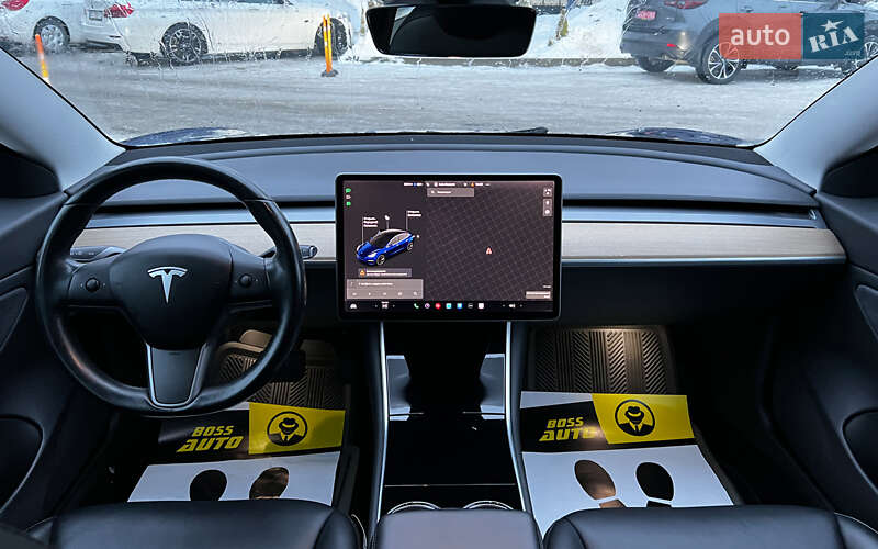 Седан Tesla Model 3 2019 в Львові