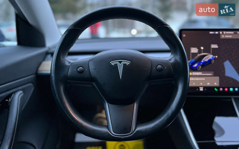Седан Tesla Model 3 2019 в Львові
