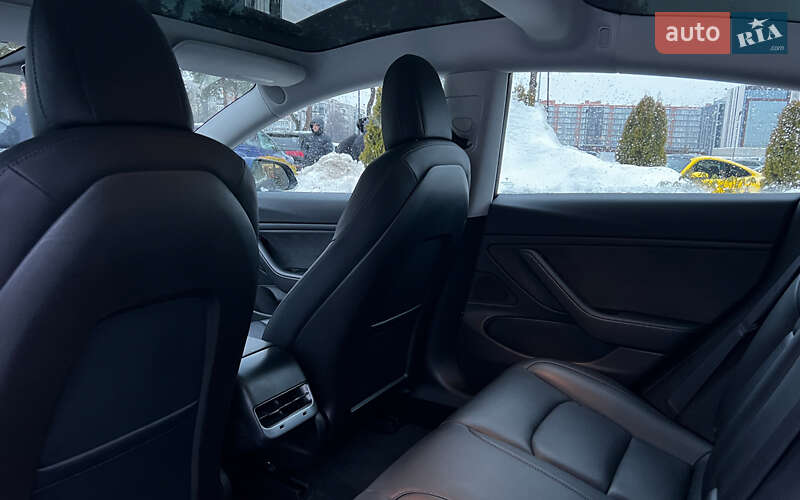 Седан Tesla Model 3 2019 в Львові