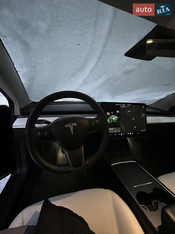 Седан Tesla Model 3 2021 в Львові