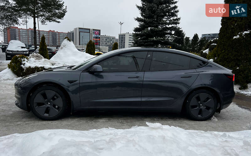 Седан Tesla Model 3 2022 в Львове