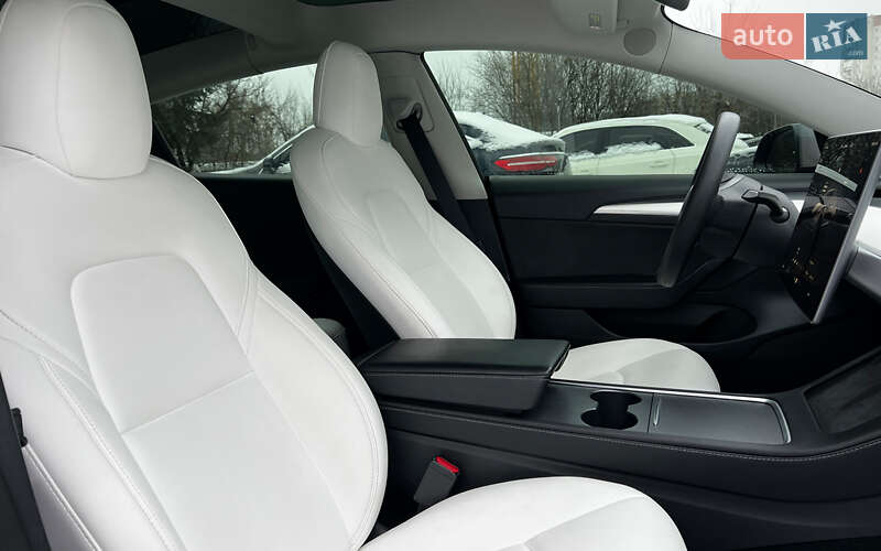 Седан Tesla Model 3 2022 в Львове