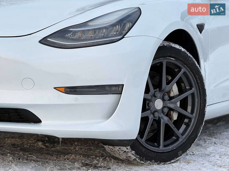 Седан Tesla Model 3 2019 в Киеве