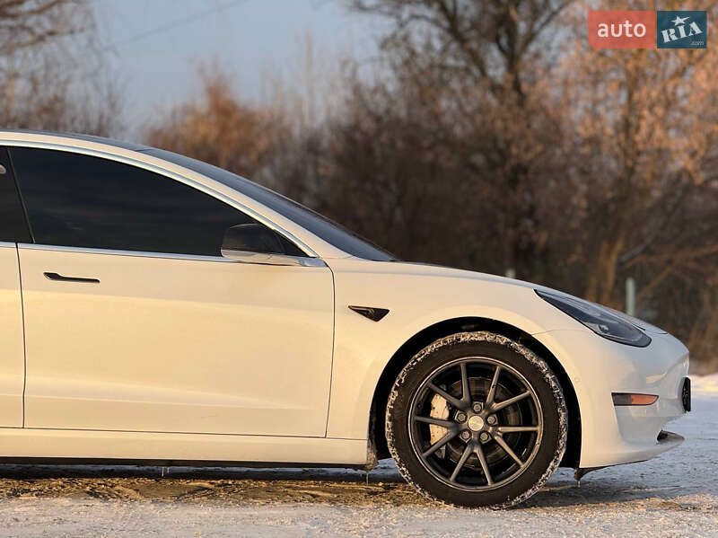 Седан Tesla Model 3 2019 в Киеве