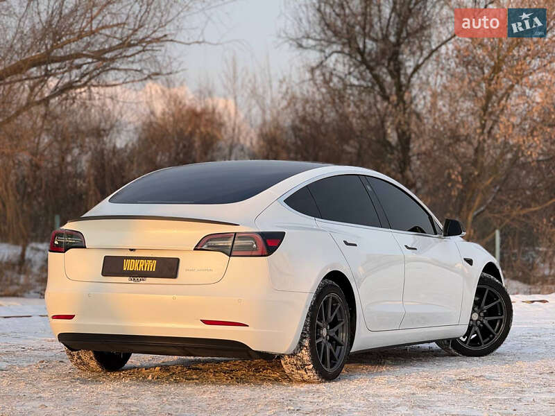 Седан Tesla Model 3 2019 в Киеве