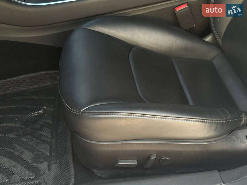 Седан Tesla Model 3 2019 в Киеве