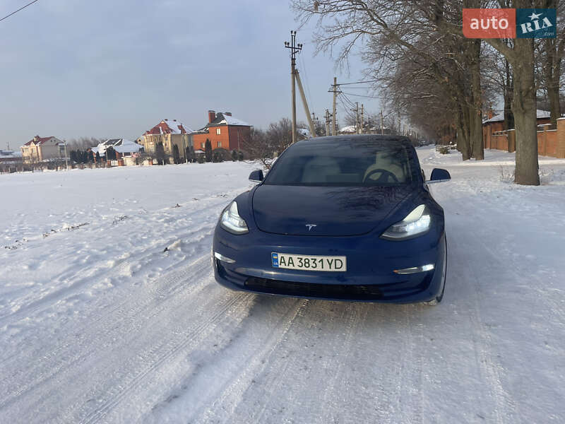 Седан Tesla Model 3 2020 в Києві