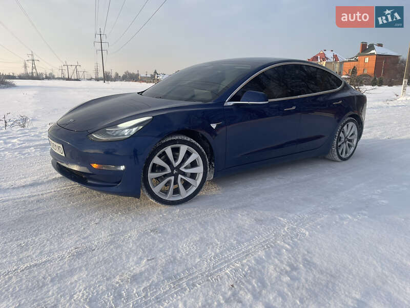 Седан Tesla Model 3 2020 в Києві