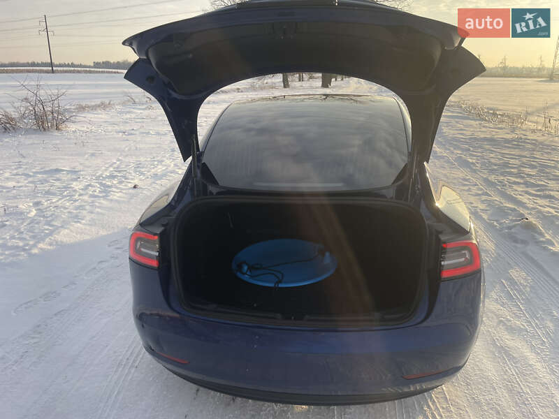 Седан Tesla Model 3 2020 в Києві