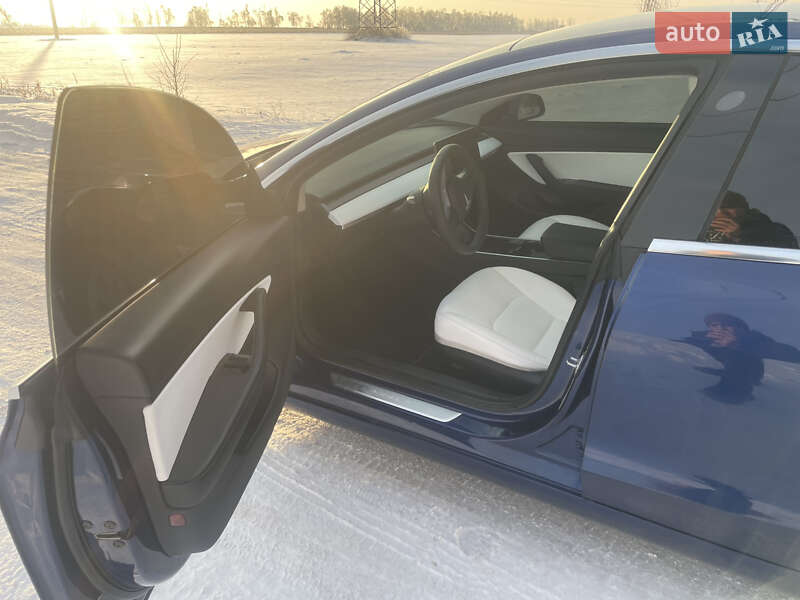 Седан Tesla Model 3 2020 в Києві