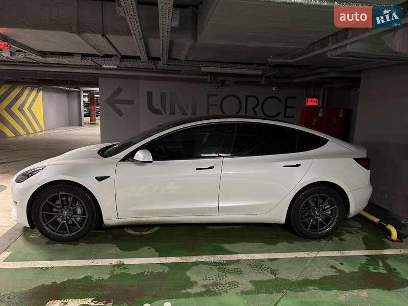 Седан Tesla Model 3 2021 в Львове