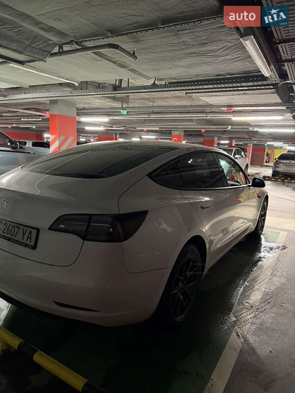 Седан Tesla Model 3 2021 в Львове