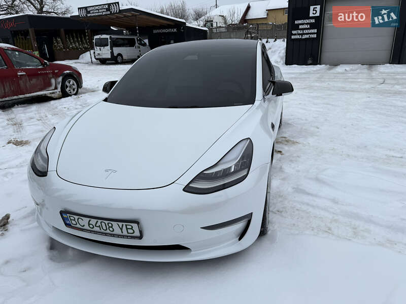Седан Tesla Model 3 2019 в Винниках