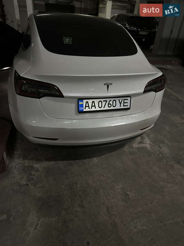 Седан Tesla Model 3 2019 в Киеве