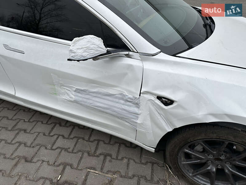 Седан Tesla Model 3 2019 в Киеве