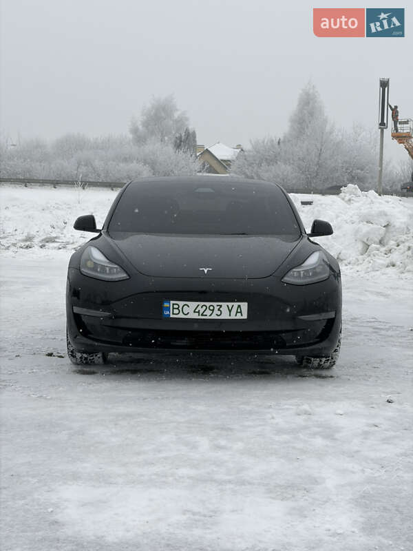 Седан Tesla Model 3 2021 в Львові
