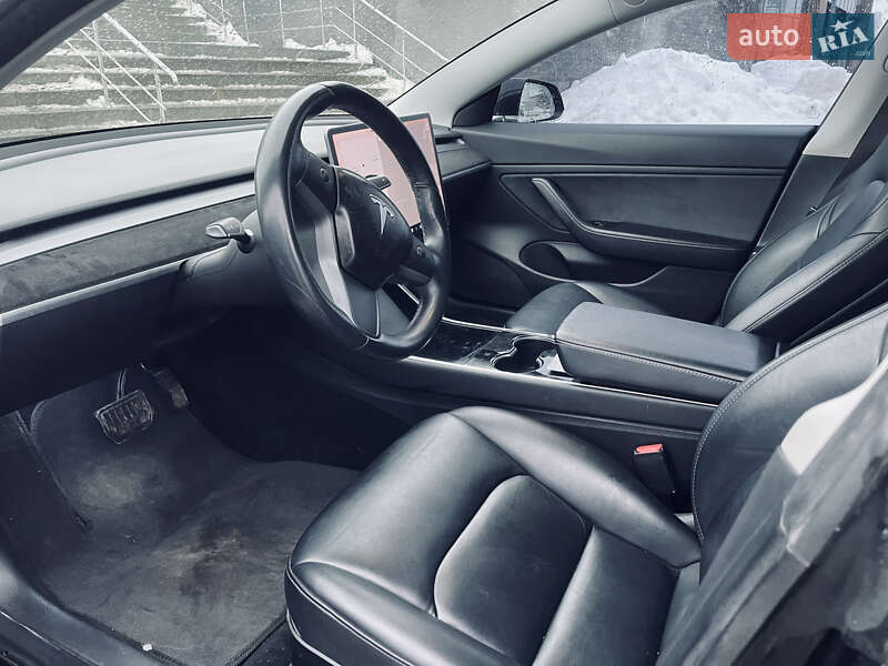 Седан Tesla Model 3 2018 в Луцьку