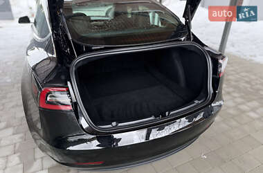 Седан Tesla Model 3 2019 в Львове