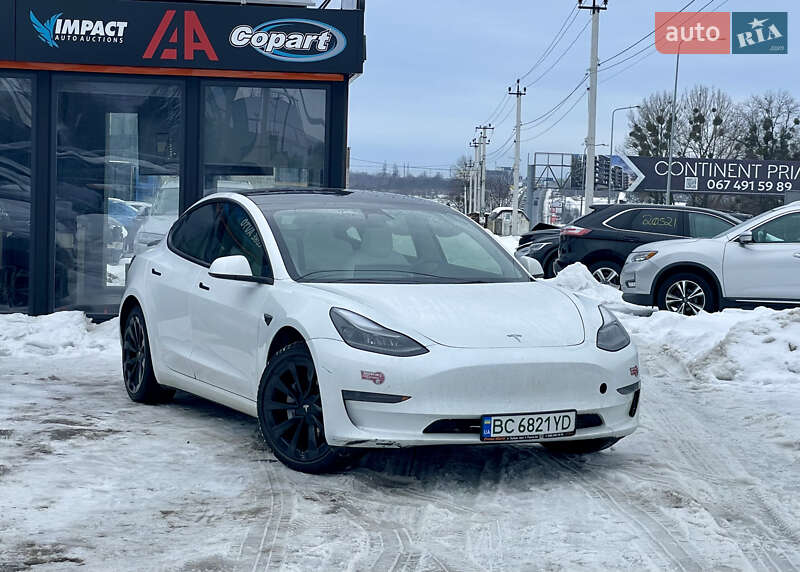Седан Tesla Model 3 2023 в Львові