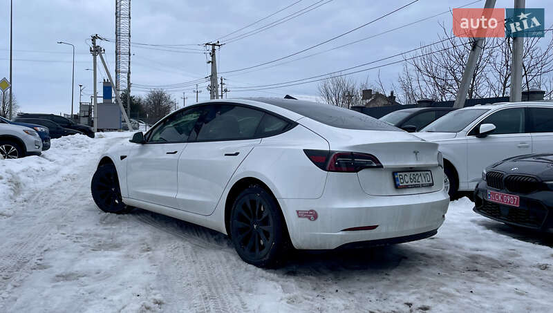 Седан Tesla Model 3 2023 в Львові
