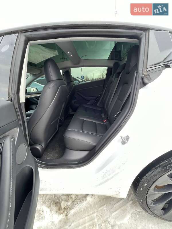 Седан Tesla Model 3 2023 в Львові