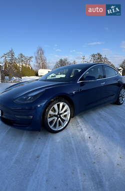 Седан Tesla Model 3 2018 в Львові