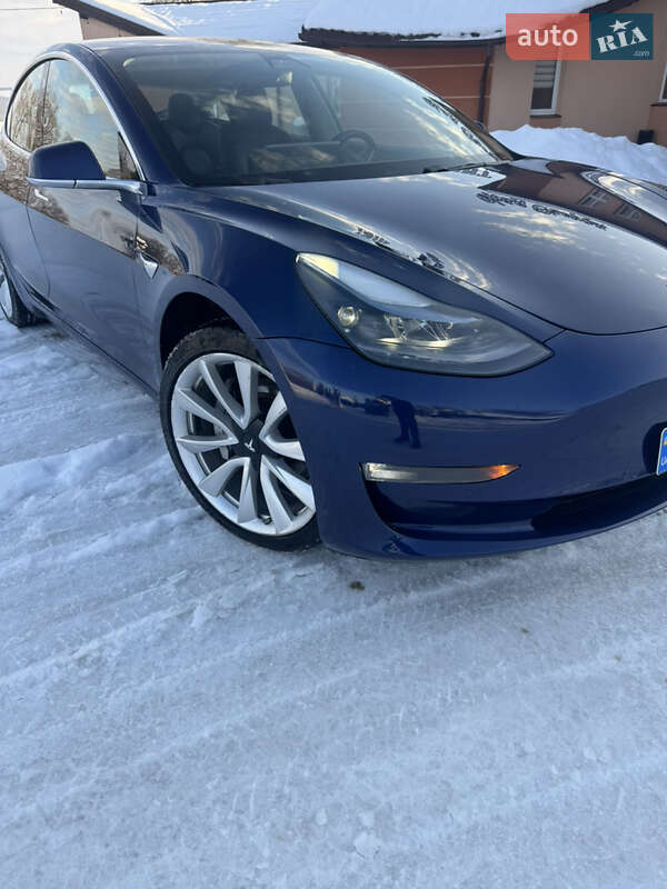 Седан Tesla Model 3 2018 в Львові фото 31 Седан Tesla Model 3 2018 в Львові