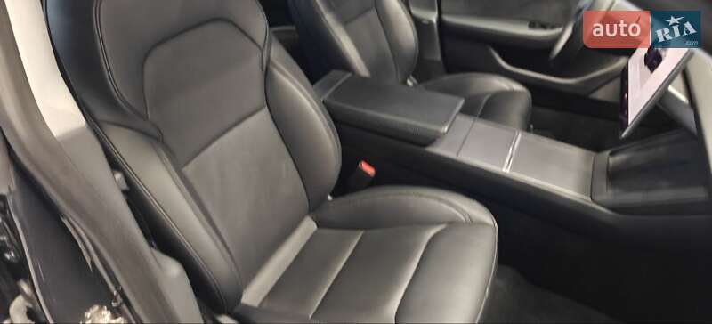 Седан Tesla Model 3 2024 в Киеве