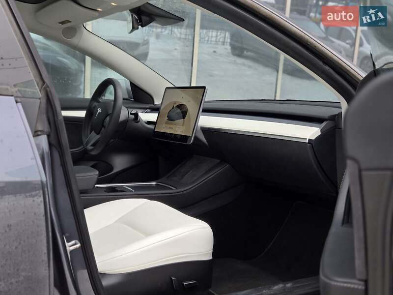 Седан Tesla Model 3 2023 в Киеве
