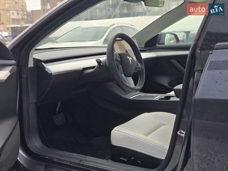 Седан Tesla Model 3 2023 в Киеве