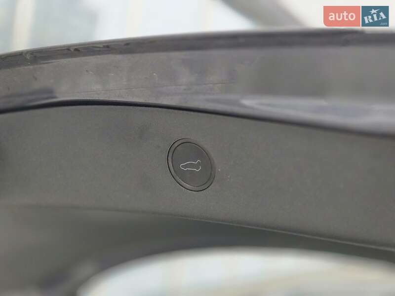 Седан Tesla Model 3 2023 в Киеве