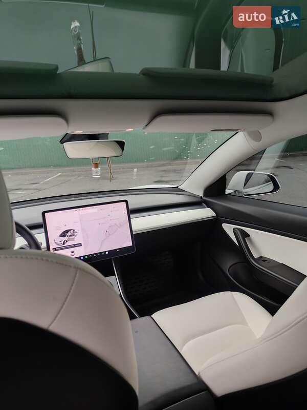 Седан Tesla Model 3 2020 в Александрие