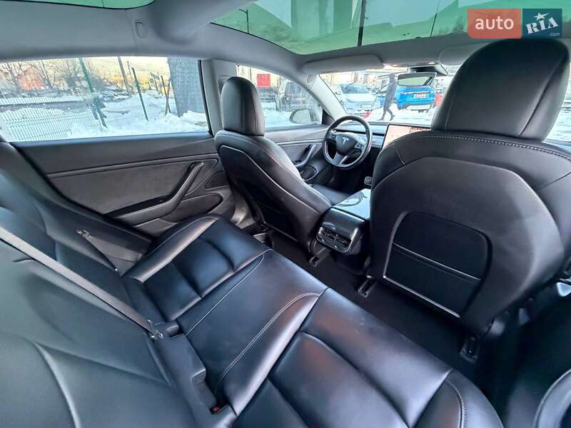 Седан Tesla Model 3 2018 в Луцьку