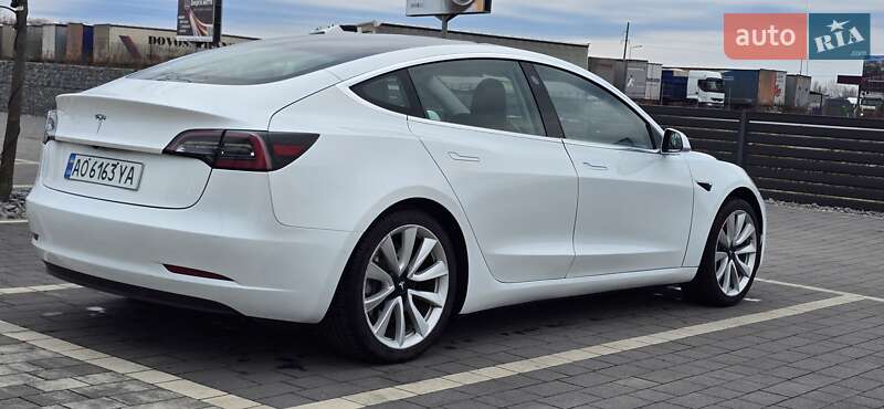 Седан Tesla Model 3 2019 в Мукачевому