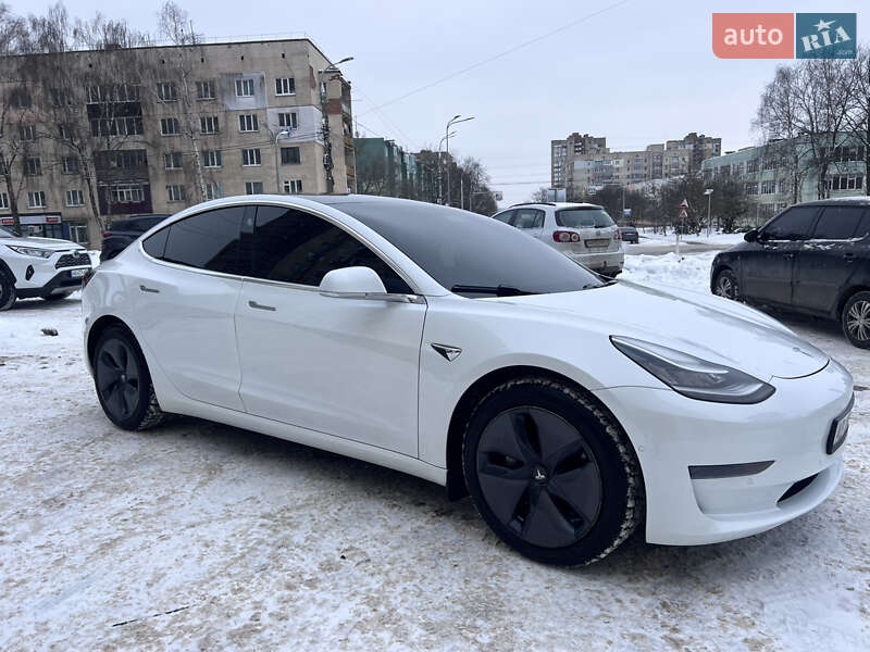 Седан Tesla Model 3 2020 в Виннице
