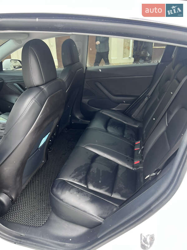 Седан Tesla Model 3 2020 в Виннице