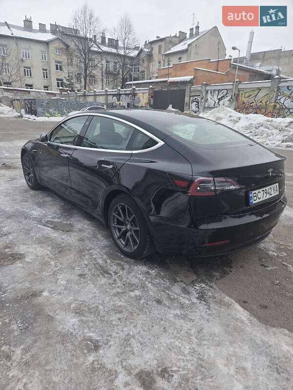 Седан Tesla Model 3 2019 в Львові