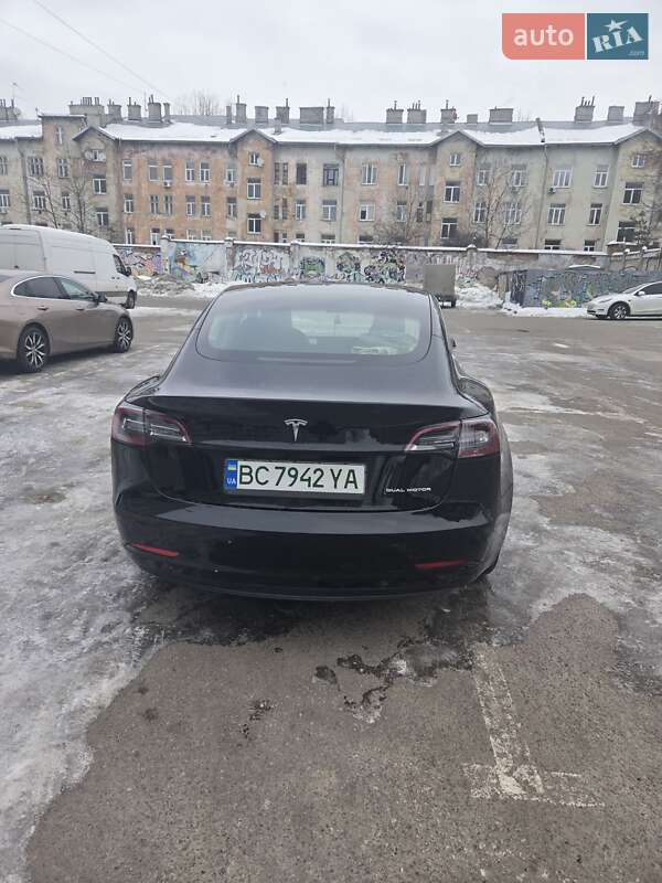 Седан Tesla Model 3 2019 в Львові