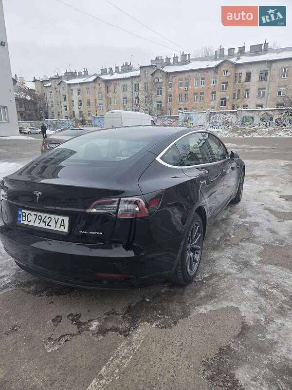 Седан Tesla Model 3 2019 в Львові