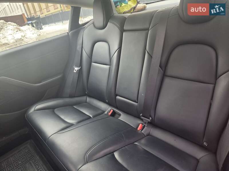 Седан Tesla Model 3 2019 в Львові