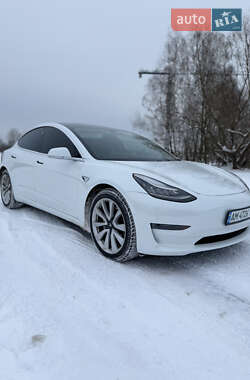 Седан Tesla Model 3 2019 в Звягеле