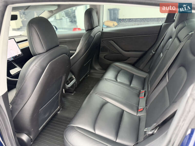 Седан Tesla Model 3 2018 в Івано-Франківську
