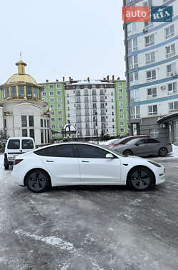 Седан Tesla Model 3 2022 в Івано-Франківську