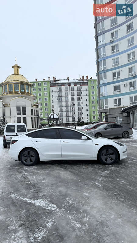 Седан Tesla Model 3 2022 в Івано-Франківську