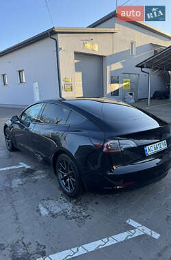 Седан Tesla Model 3 2019 в Киверцах