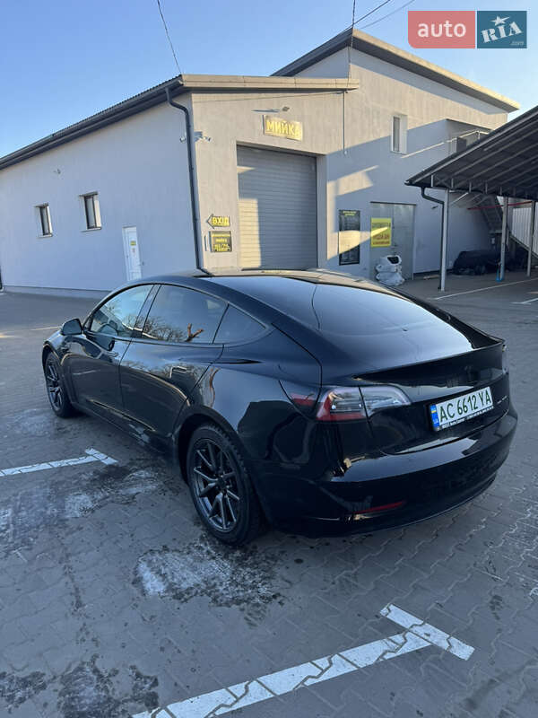 Седан Tesla Model 3 2019 в Киверцах
