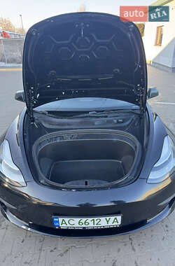 Седан Tesla Model 3 2019 в Киверцах