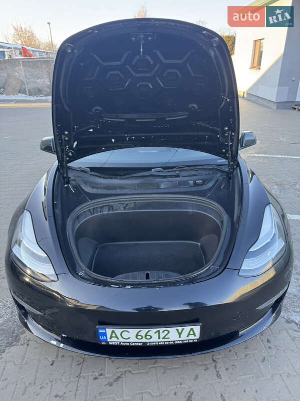 Седан Tesla Model 3 2019 в Киверцах