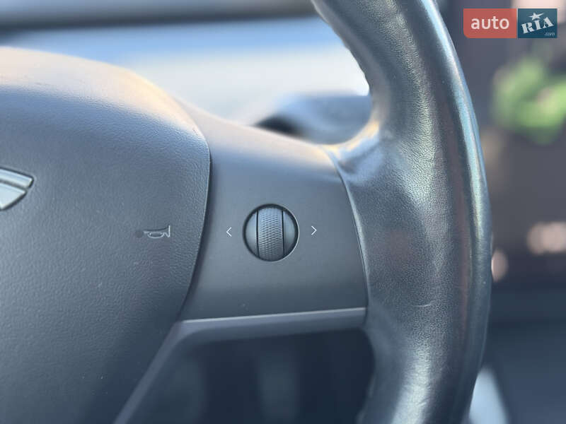 Седан Tesla Model 3 2019 в Киеве